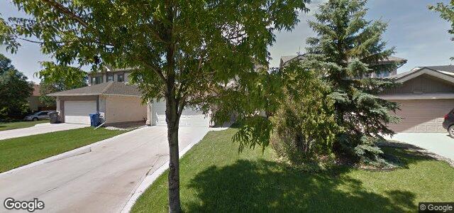 Photo of 135 Eaglemere Drive in Winnipeg, Manitoba